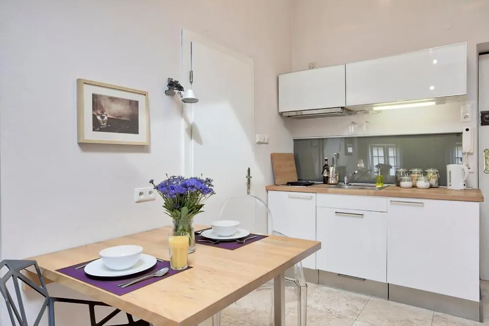 Tyzenhauz Apartments Old Town Cracovia Polonia